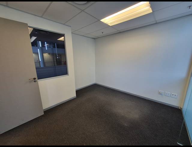 106M² OFFICE TO LET IN SANDTON CENTRAL